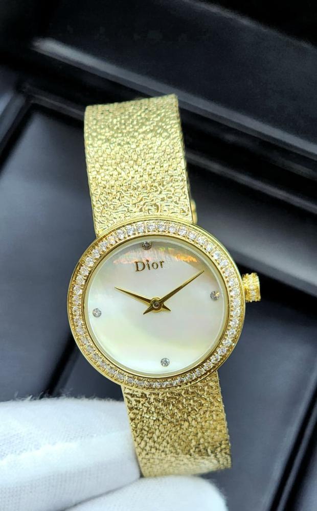 ساعة dior لا ديه دو ديور ساتين لون ذهبي بقرص أبيض