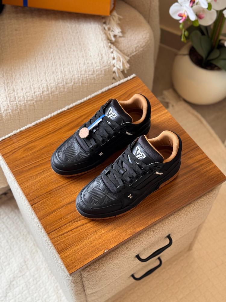 حذاء رجالي رياضي لويس فويتون Lv trainer جلد مونوغرام أسود