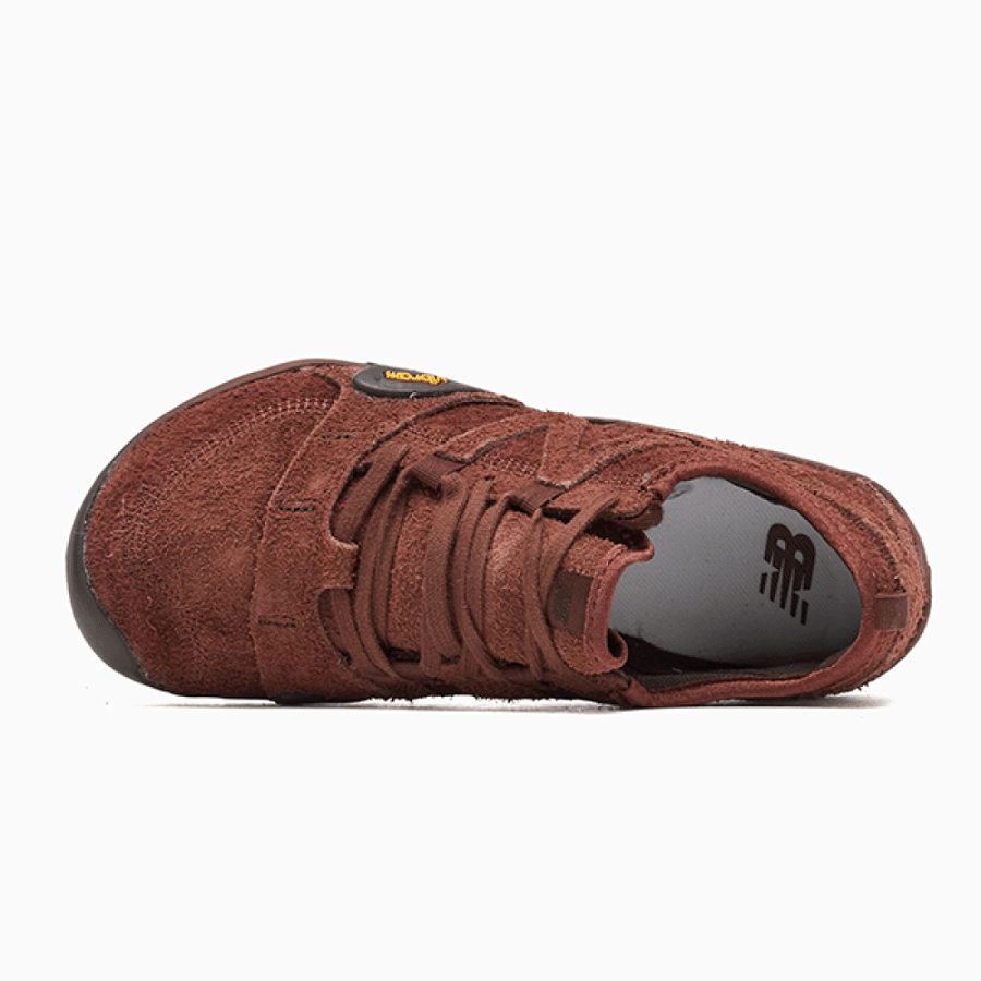 سنيكر ISSEY MIYAKE x New Balance NB MT10O باللون البني