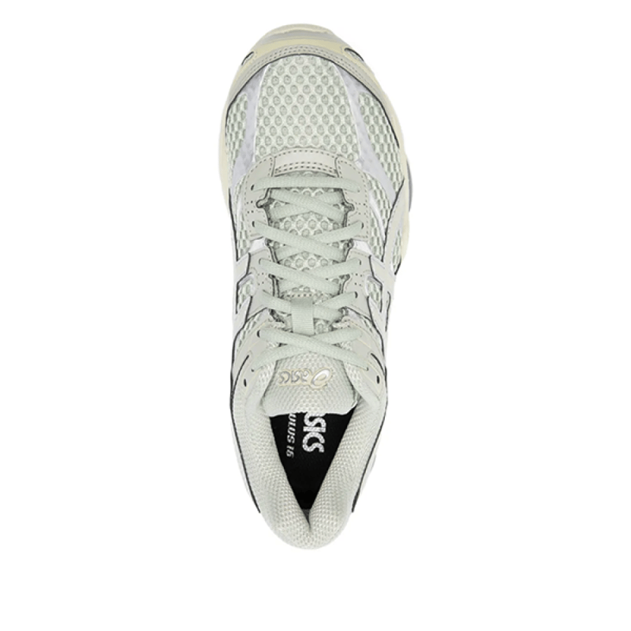 شوز الجري Asics Gel-Cumulus 16 باللون الايفوري والرمادي