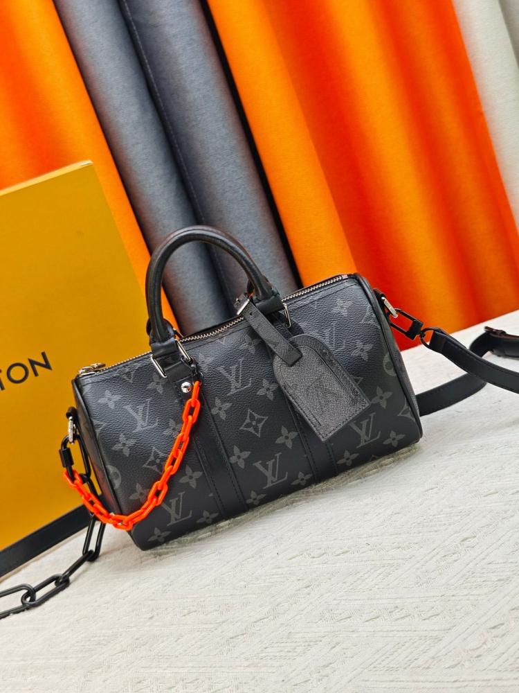 حقيبه LV كيبول باندوليير 30سم بنقشة مونوغرام أسود ورمادي