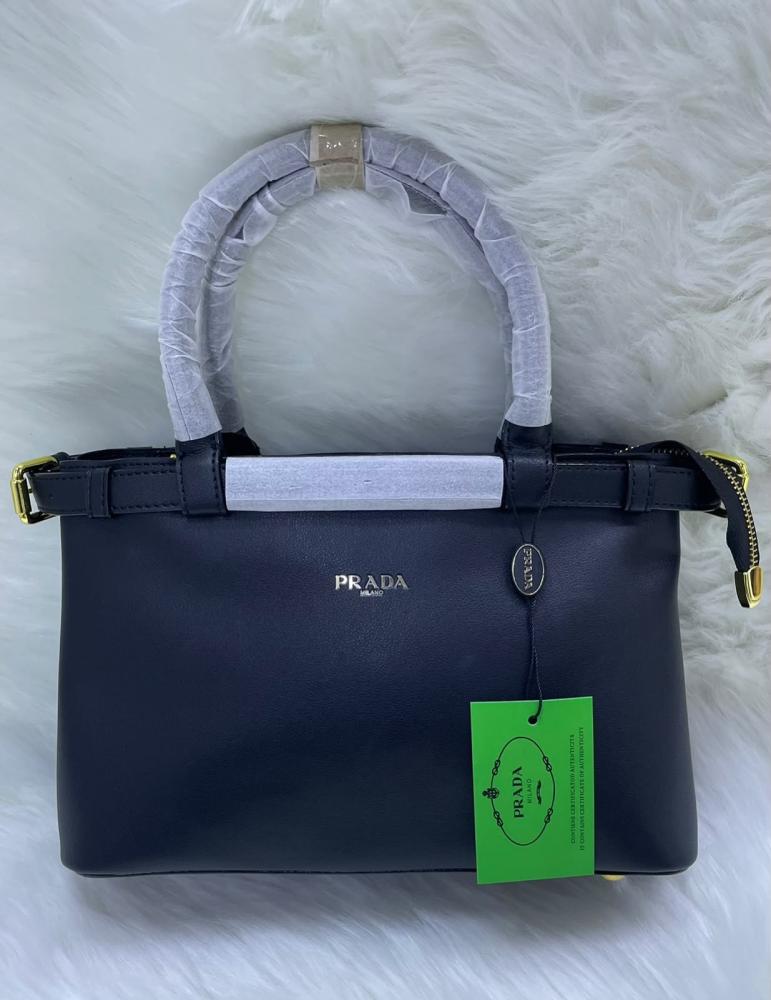 شنطة نسائية سوداء من برادا Buckle Tote