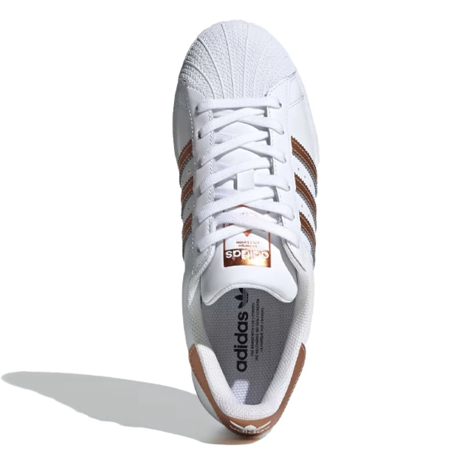 حذاء للجنسين adidas سوبر ستار ابيض بخطوط ذهبي