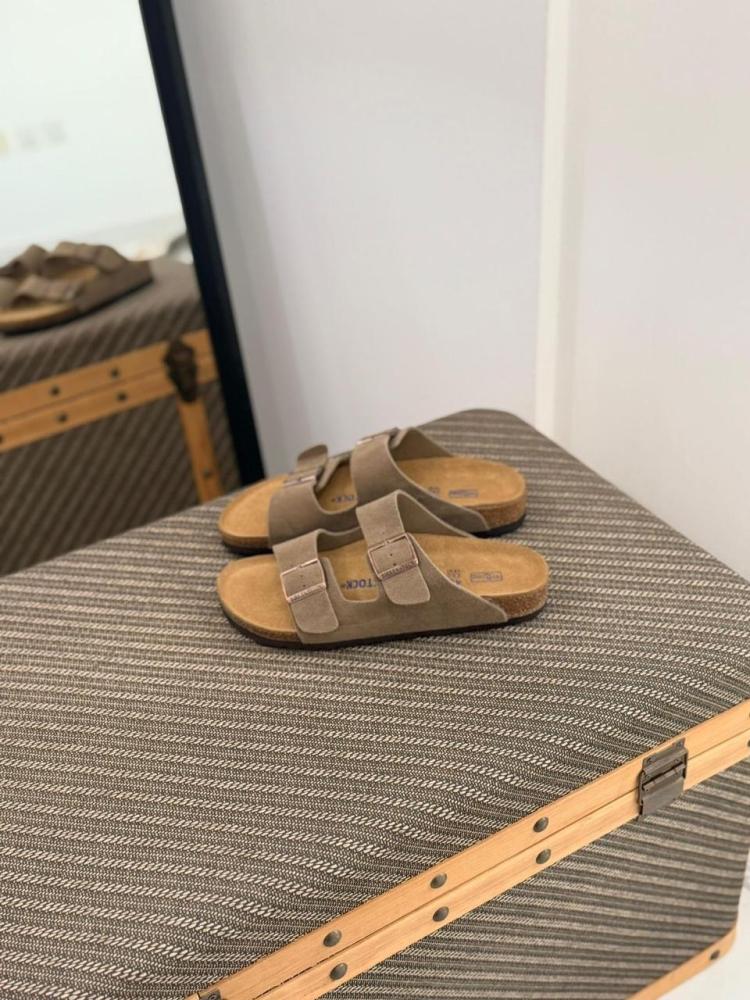 سليبر الكسندر ماكوين طراز هايبرد بلون بيج جلد سويدي