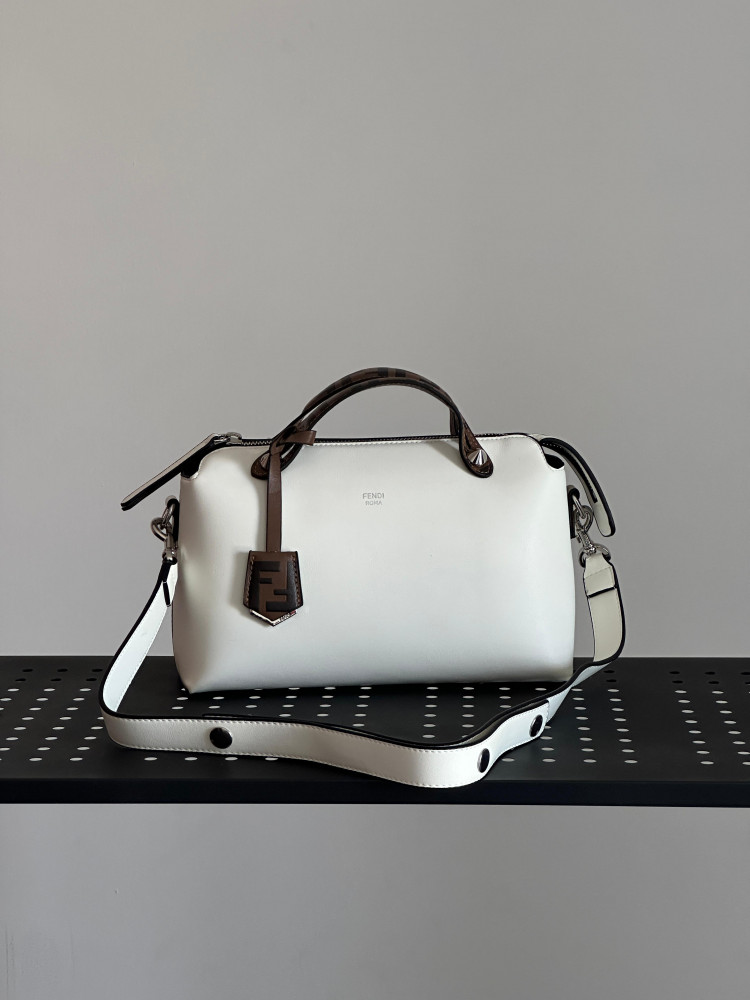 حقيبة فيندي وايت 28cm