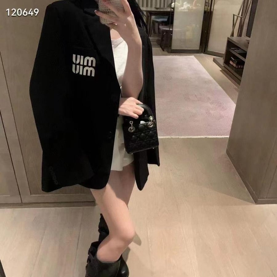 بلايزر ميوميو سترة نسائية بلون اسود راقي