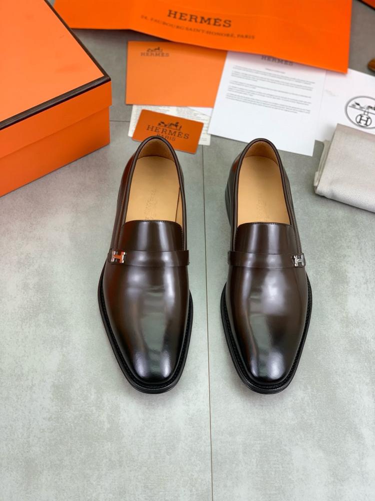 حذاء لوفر بني ماركة Hermès بلمسة نهائية لامعة