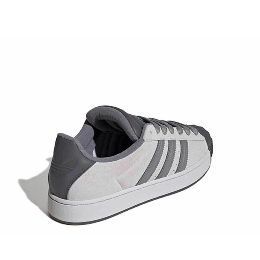 سنيكرز Adidas Superstar ST بلون رمادي ولمسة أخضر