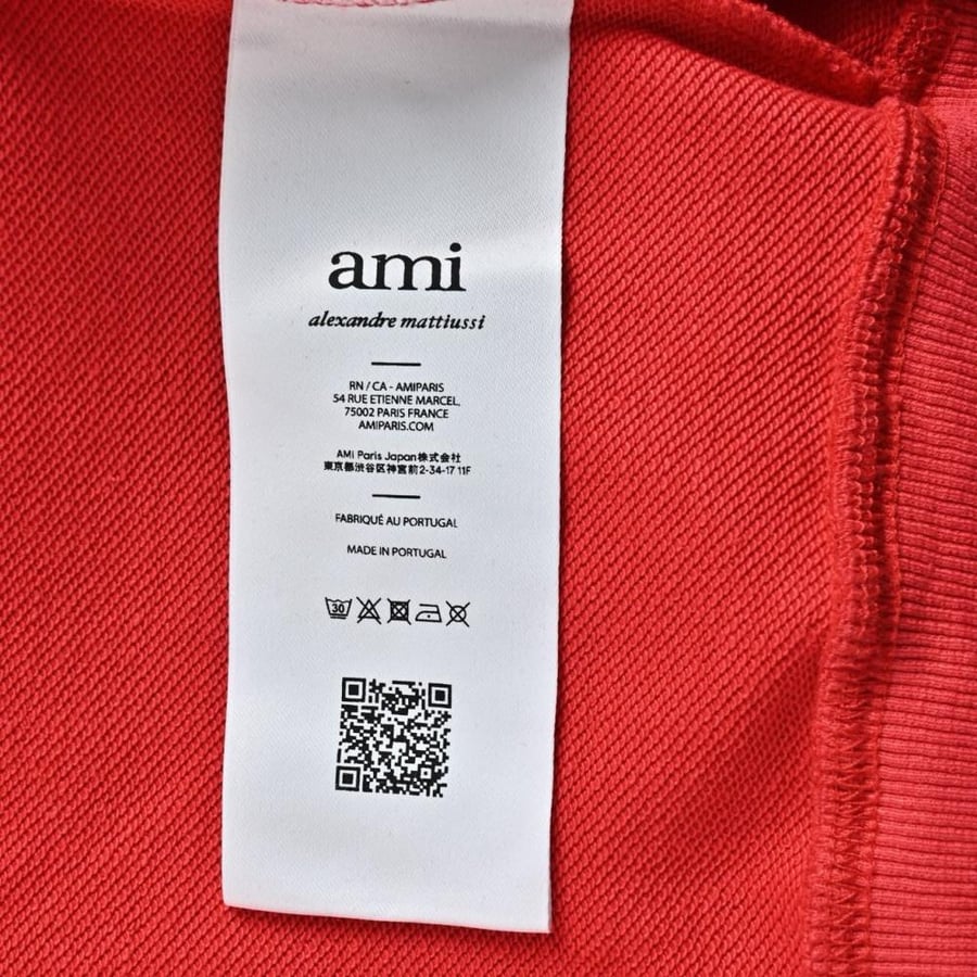 جاكيت AMI رجالي بسحاب كامل لون أحمر مميز بأطراف وياقة أبيض