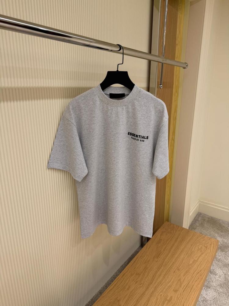 تيشرت اسينشيال رجالي Fear of God لون رمادي