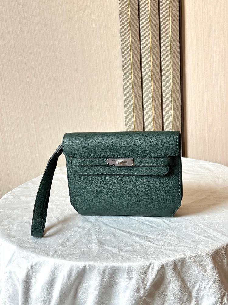 حقيبة hermes رجالية كيلي ديبيش بلون أخضر داكن