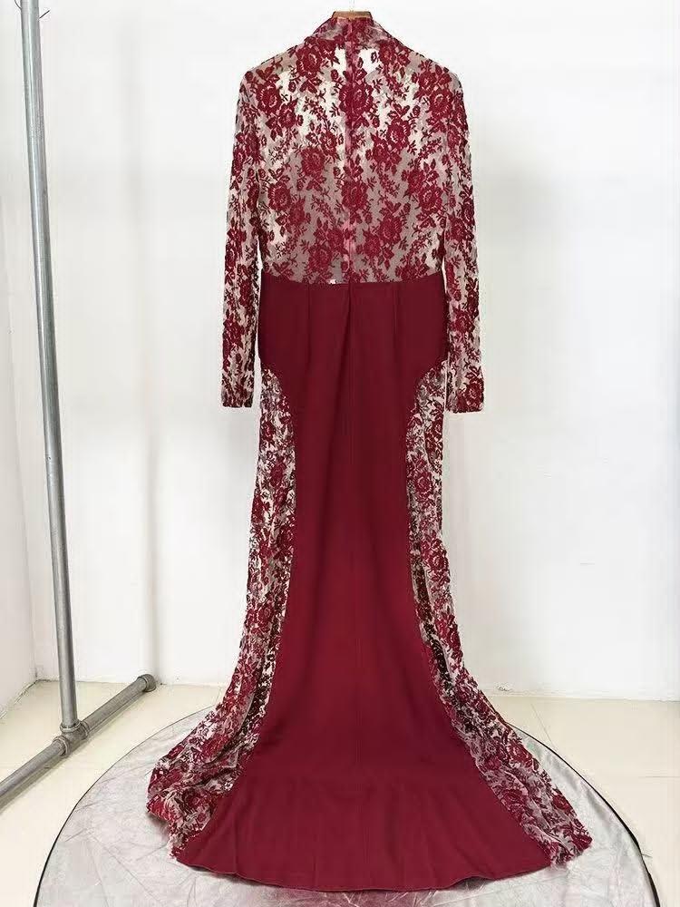 فستان سهرة أحمر ماركة BALMAIN بياقة عالية وأكمام طويلة مع تطريز شبكي