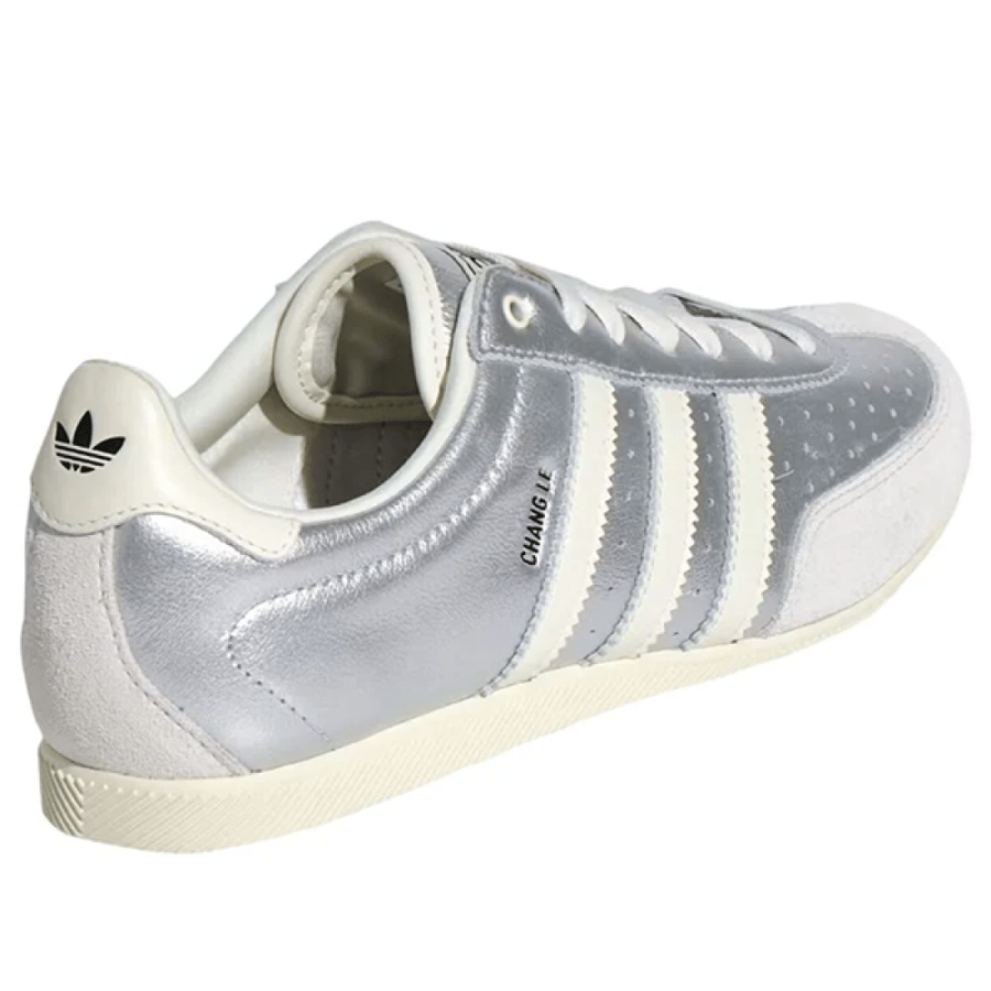 شوز Adidas Changle بلون فضي وخطوط بيضاء