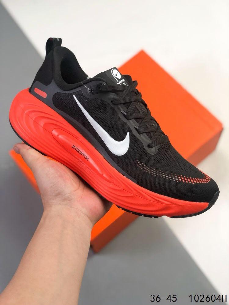 حذاء Nike Vomero 19 للجري بلون اسود ونعل أحمر ناري