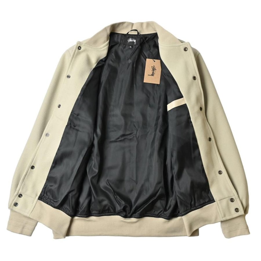 جاكيت رجالي Stussy Sport لون كريمي