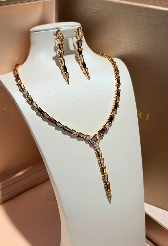 سيت اكسسوار كامل من بولجري Serpenti Viper بلون ذهبي