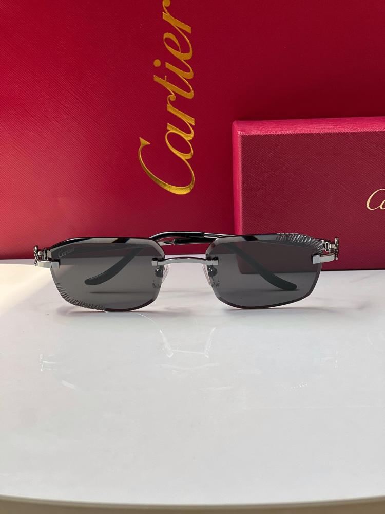 نظارة نسائية شمسية Cartier تصميم عصري بدون إطار لون اسود وفضي