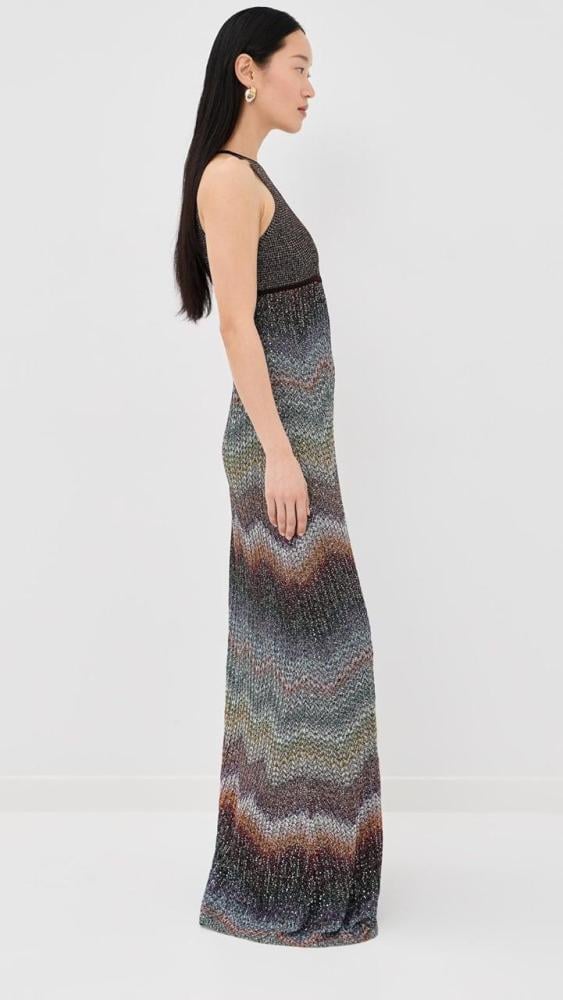 فستان طويل بلا أكمام بياقة هالتر ونقشة زيك زاك اللامعة Missoni س