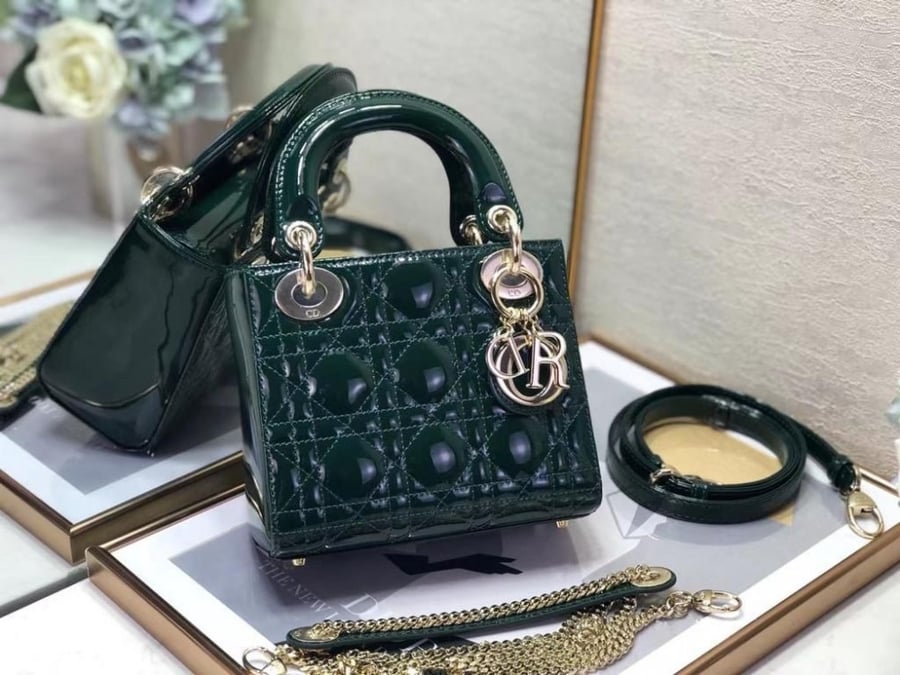 حقيبة ليدي ديور ميني جلد كاناج أخضر مميز بحلي ذهبية