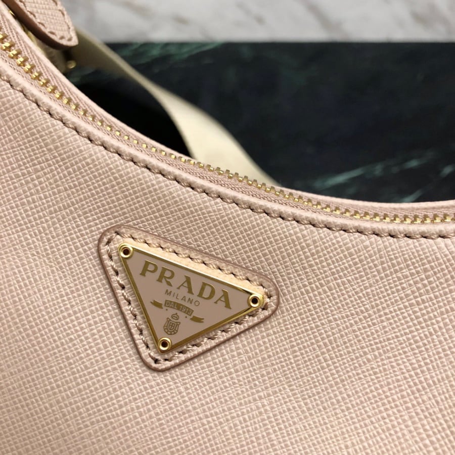 Prada 23 cm