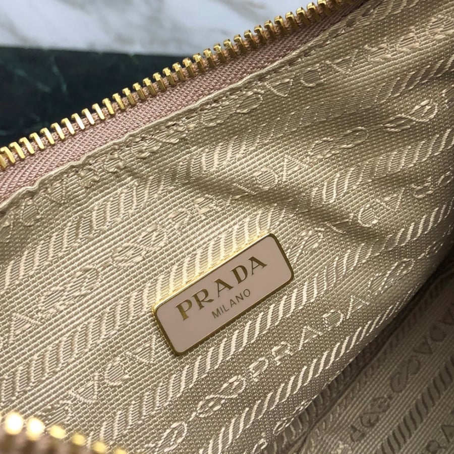 Prada 23 cm