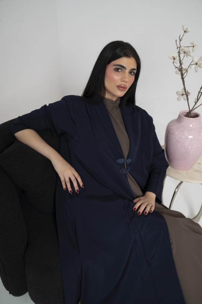 عباية كريب خفيف بكسرات من الخلف كحلي