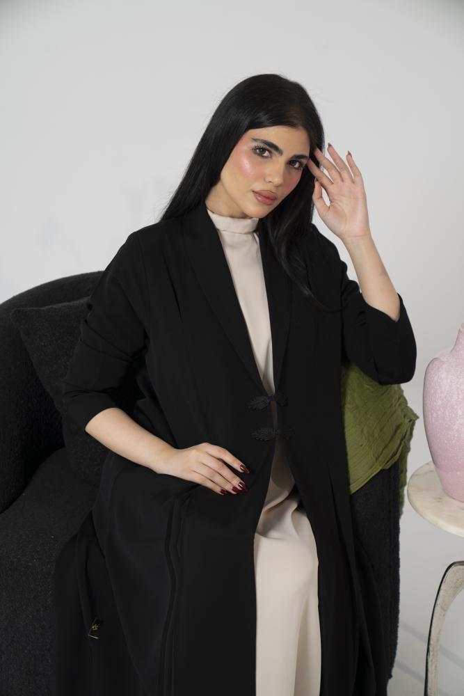 عباية كريب خفيف بكسرات من الخلف اسود