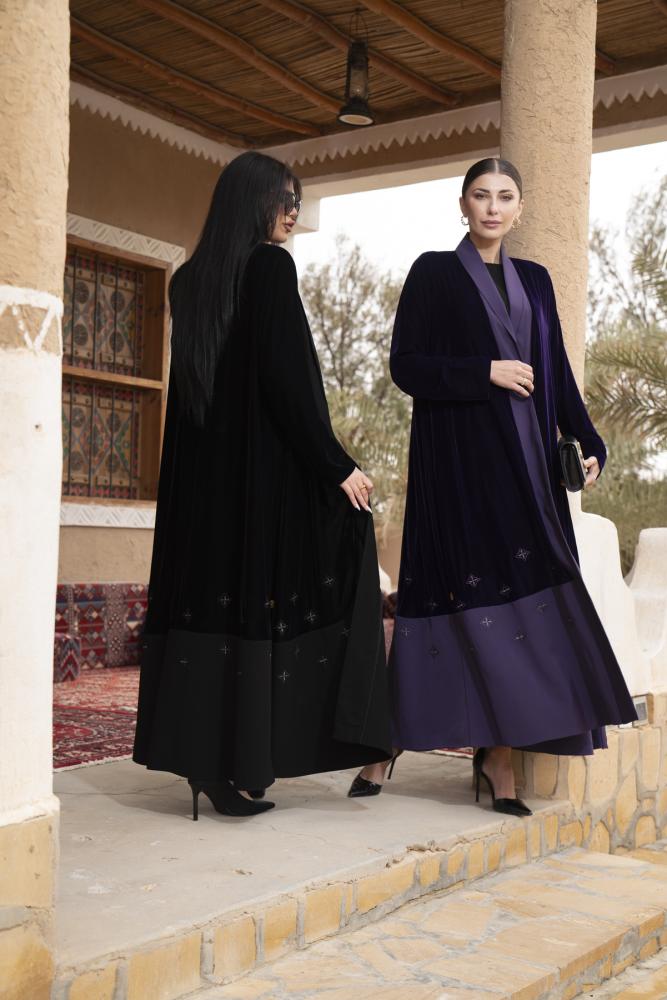 عباية مخمل تطريز قصه تحت بكريب خفيف اسود