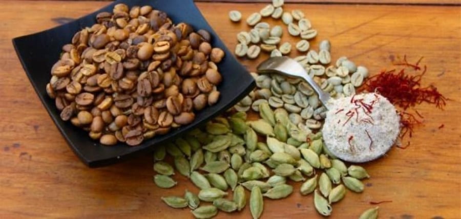 قهوة بالهيل والزعفران