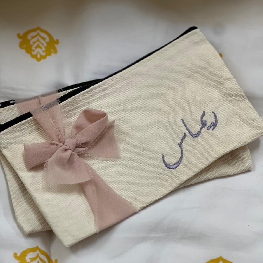 حقيبة قماشية مطرزة