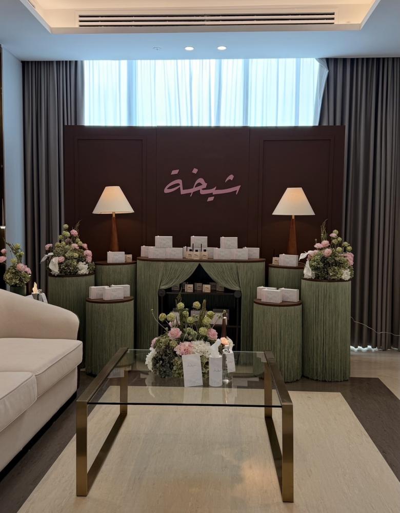 بكج الهدب سادة ورد صناعي
