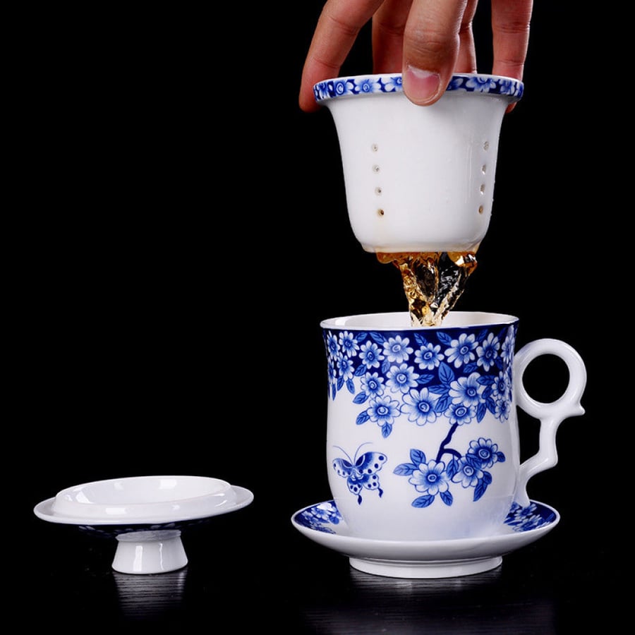 A cup of tea consisting of 4 pieces decorated with roses