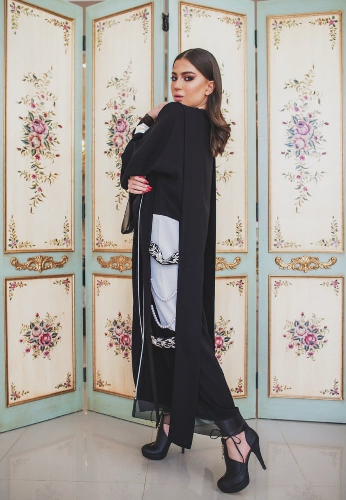 عباية تطريز فضي