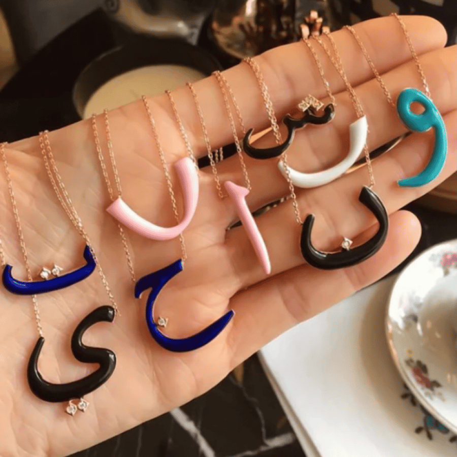 سلسال حرف أ روز قولد : اصفر