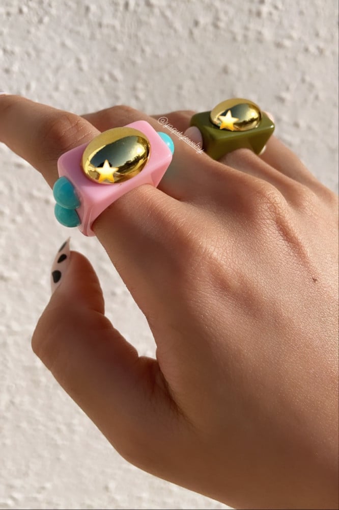 Broken ring: bank and sky blue