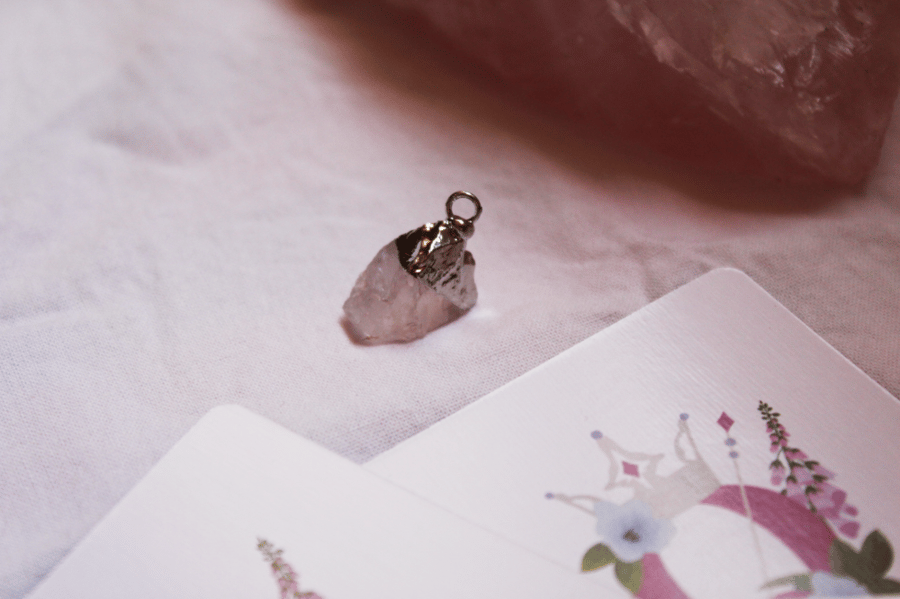 Raw Moonstone pendan