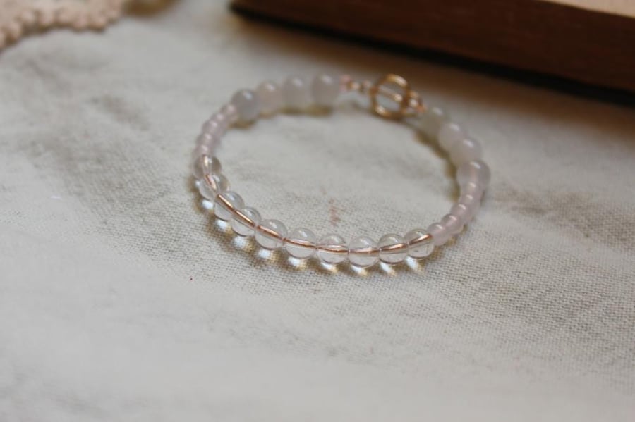 اسوارة سَلام! : Clear Quartz & White Agate & Moonstone 18K Gold Plated