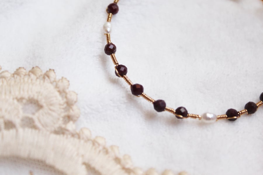 Hestia : Dark Ruby x Freshwater Pearls 18K Bracelet