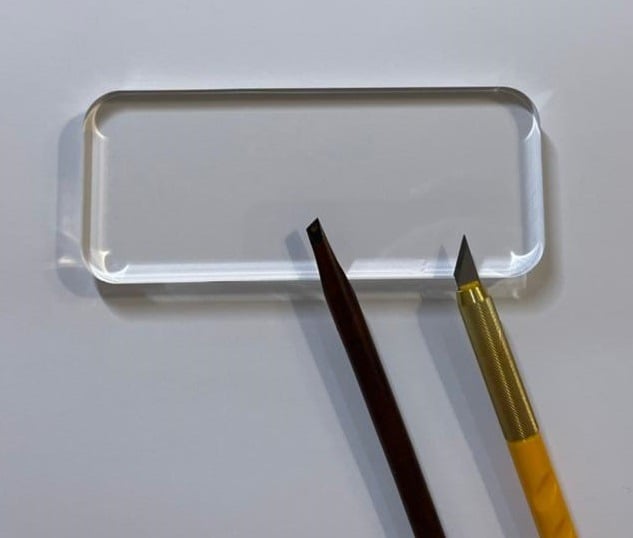 Acrylic clip for holding pens