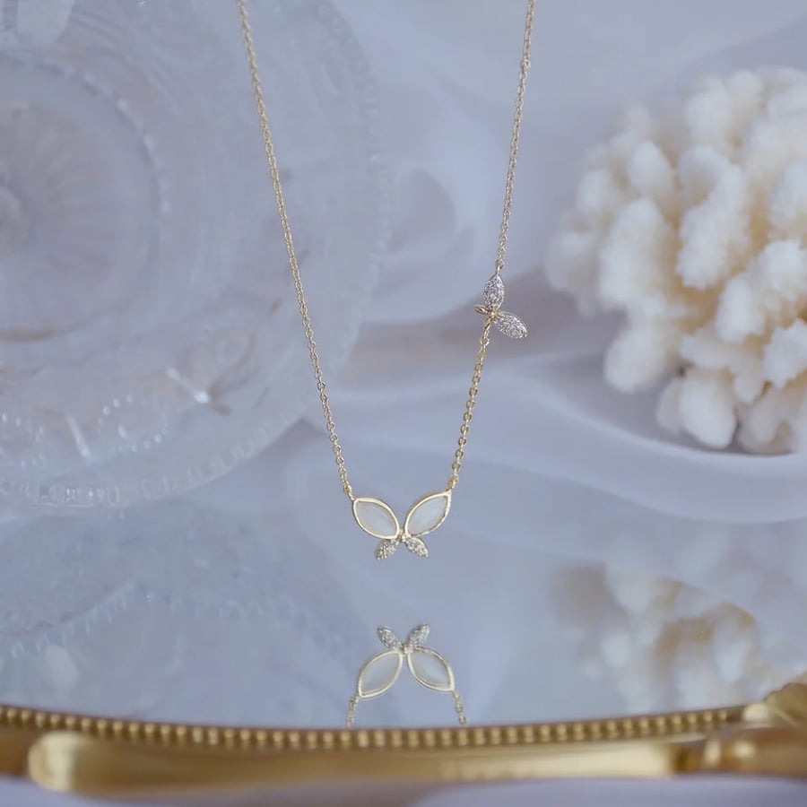 سلسال الفراشة - necklace
