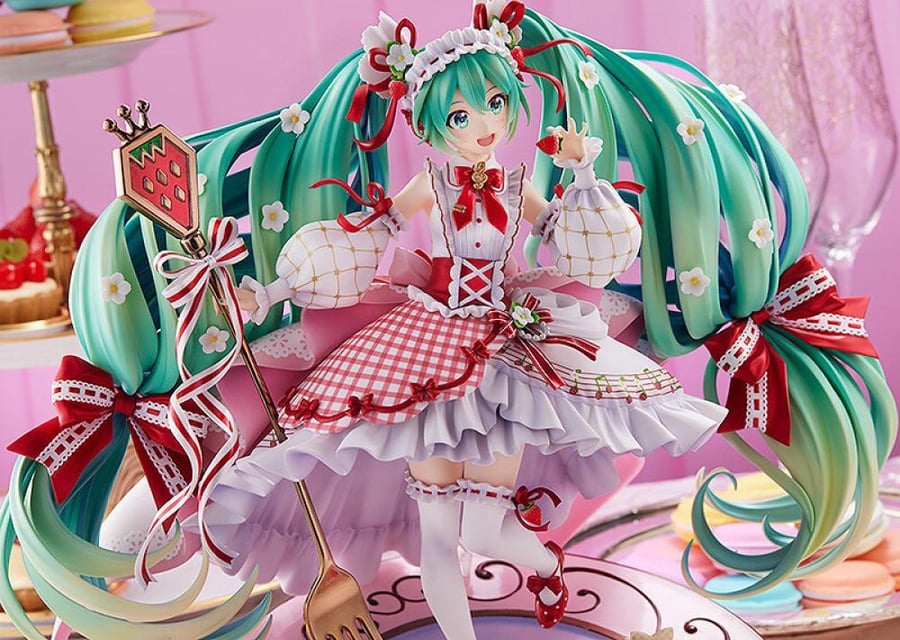 مجسم ستروبيري ميكو l الفراولة – إصدار الذكرى الـ15 | Hatsune Miku: 15th Anniversary Ver Strawberry