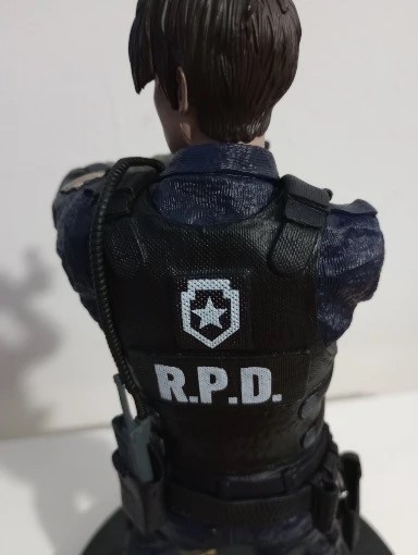مجسم ليون - resident evil