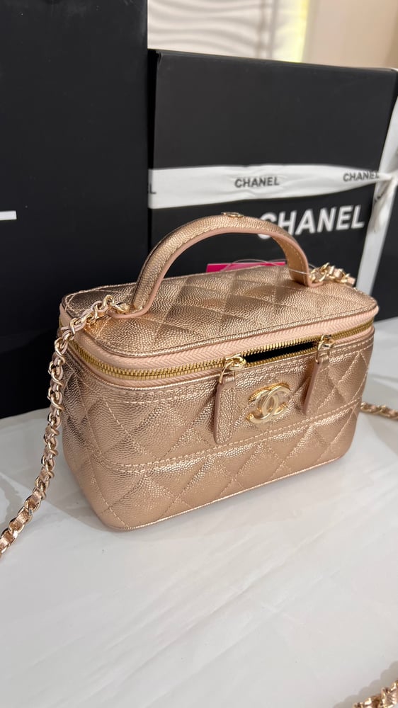شنطة  pink shop