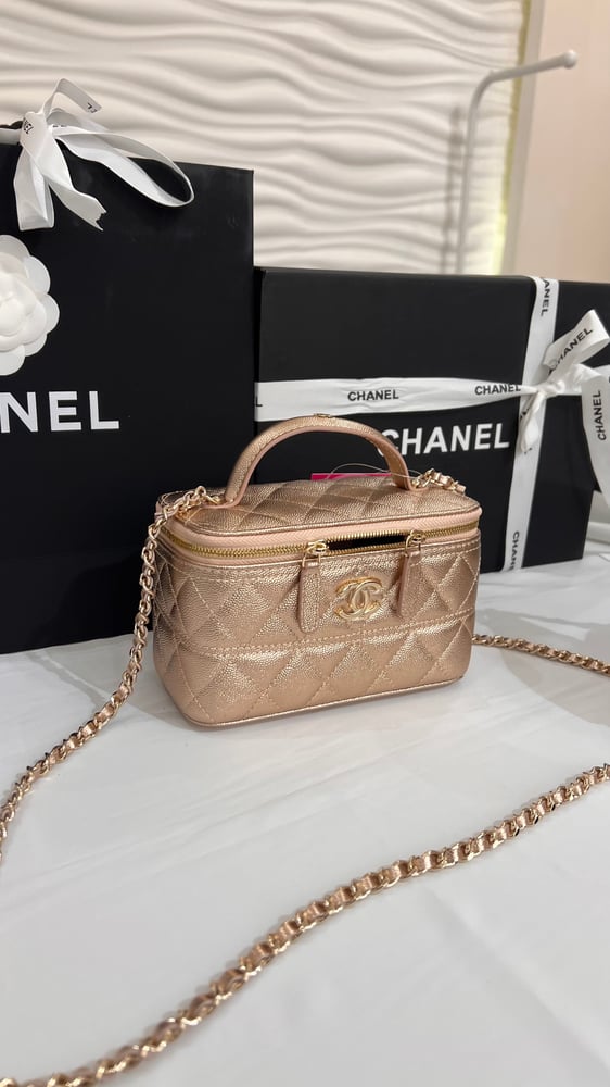 شنطة  pink shop