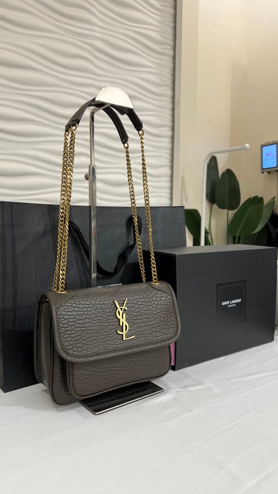 شنطة  pink shop
