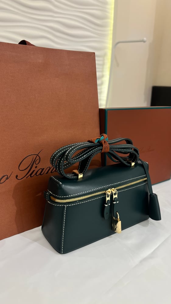 شنطه  pink shop
