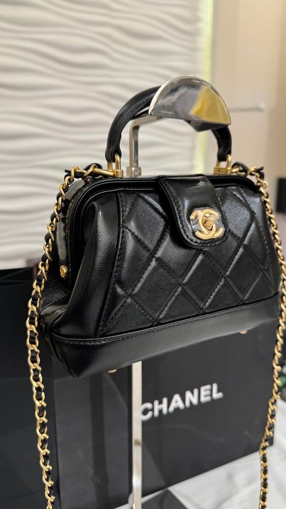 شنطه  pink shop