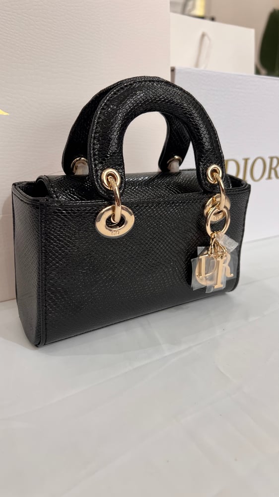 شنطة  pink shop