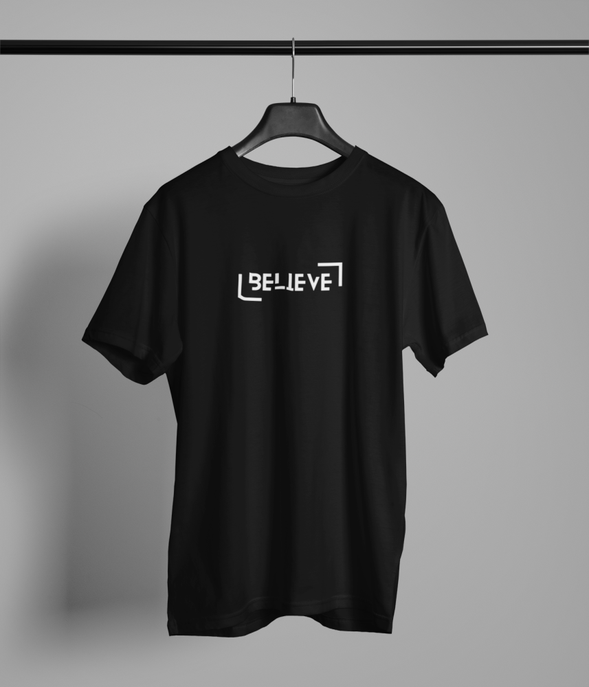 تيشيرت Believe تصميم بسيط وأنيق بالأبيض والأسود
