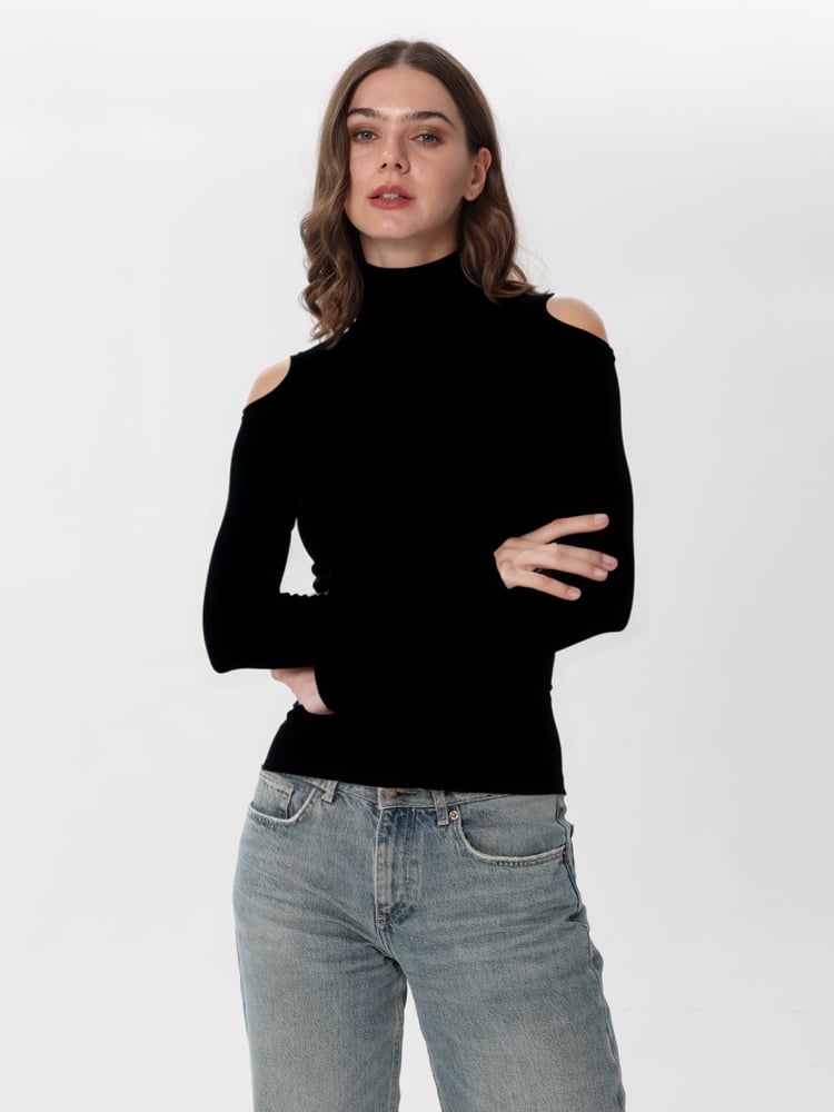 أسود
